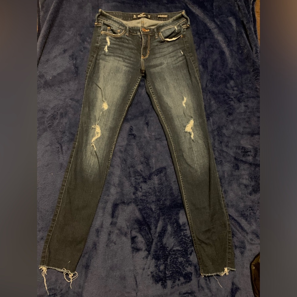 Women’s Hollister Low Rise Super Skinny jeans… SIZE: L 27 / W 30
